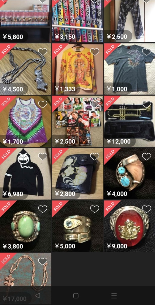 メルカリでSOLDになったアクセサリー、服、漫画など